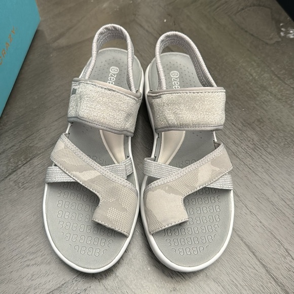 Bzees Call Me Sandal - Picture 4 of 6